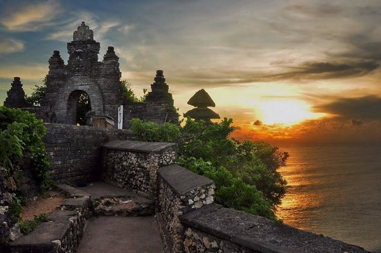 Painted Skies: A Symphony of Gold in the Heart of Bali